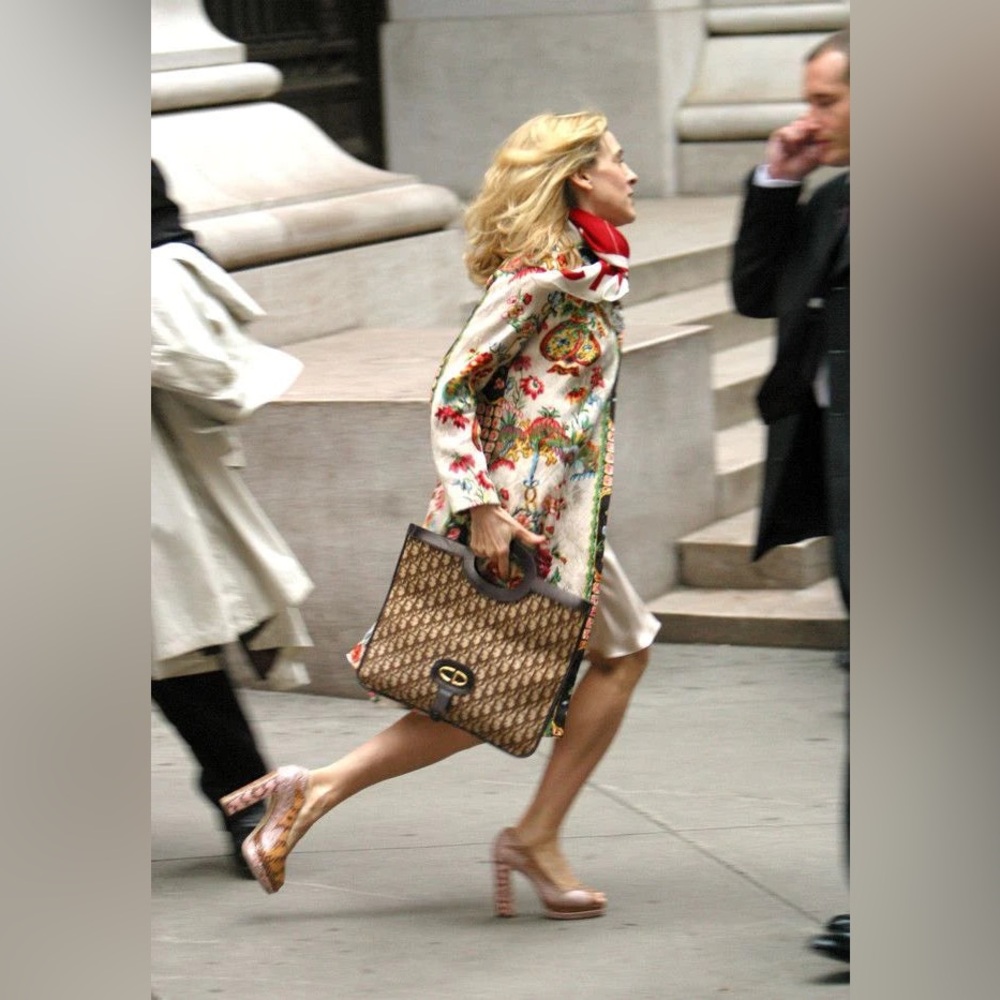 Carrie Bradshaw Iconic Dior‎ Clutch - Picture 3 of 16